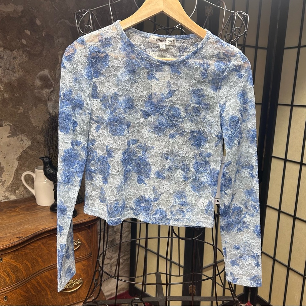 NWT Y2K Madden Girl 'Denim Cloud' Juniors' Floral-Print Cropped Lace Top: LARGE